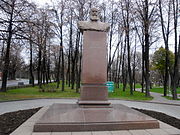 http://upload.wikimedia.org/wikipedia/commons/thumb/f/f6/Zhukovskiy_monument.jpg/180px-Zhukovskiy_monument.jpg